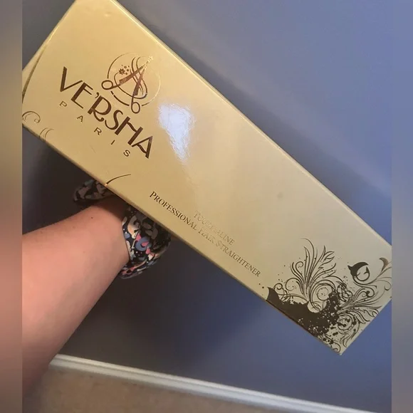 Versha Straightner In Gold Box - Picture 2 of 9